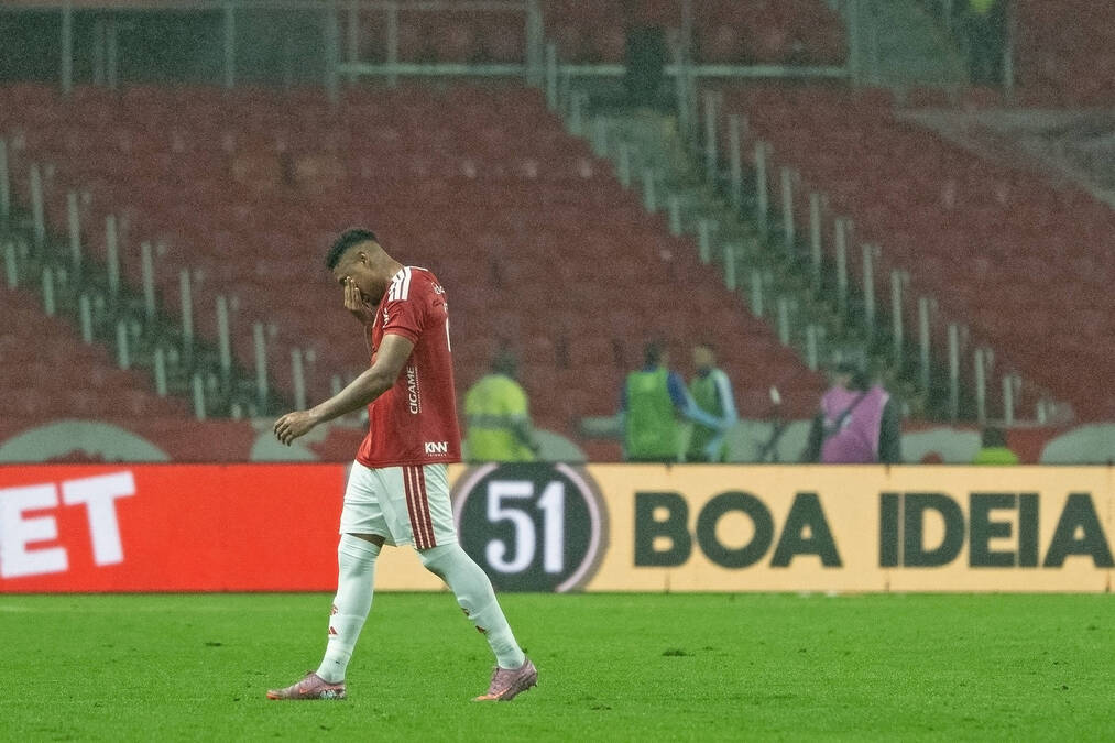 PRESEDAN KOJI JE ŠOKIRAO FUDBAL! Slomio rivalu nogu, pa dobio zabranu igranja dok se on ne vrati na teren! Sud doneo istorijsku odluku posle jezivog starta!