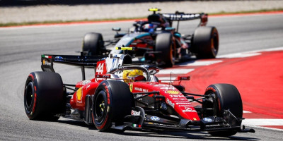 Nećete verovati šta je predsednik države radio na trci Formule 1: Njegova uloga iznenadila je planetu!