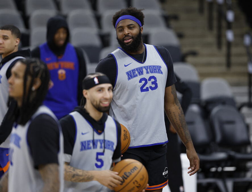 PANIKA U NJUJORKU, PA OLAKŠANJE! Doživeo prelom, ali ne odustaje: Pojavio se sa zavojem na ruci i trenirao pred NBA finale!