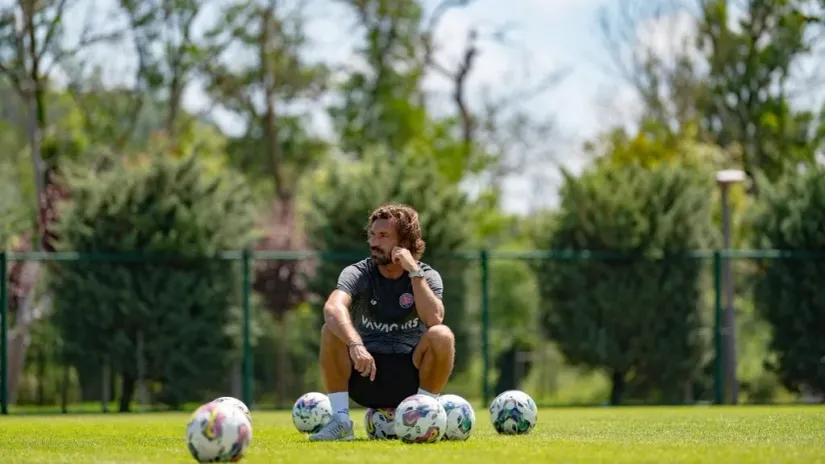 Politički problem za italijanski fudbal: Pirlo neće biti selektor zbog reklame u Rusiji?! Ide i Maldini