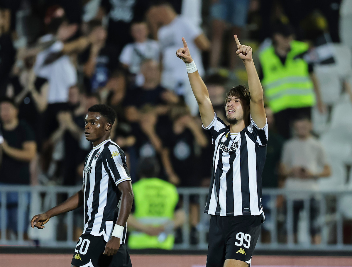 TVITOVI - Tinejdžer oduševio navijače Partizana pred derbi: "Milina ga je gledati..."