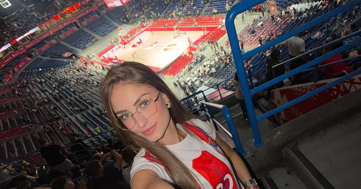 Misica gledala Zvezdu u Areni: Pohvalila se fotografijom, Sara je jedna od najlepših devojki na Balkanu