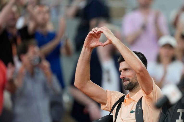 NOLE PRIREDIO IZNENAĐENJE ZA JELENU! Divan gest najboljeg tenisera svih vremena (VIDEO)