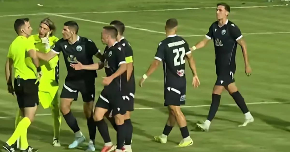 Novi incidenti u crnogorskom fudbalu: Stadion u Petrovcu ispražnjen, navijači pogodili trenera u glavu