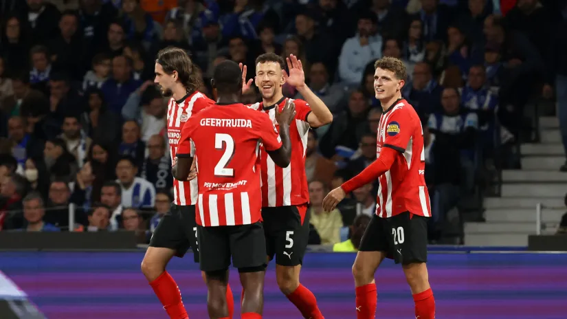 Kostić rilja, PSV kosi, ali... Neporaženi Fajenord imao zlatnu izmenu