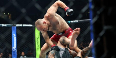 Medić za 30 sekundi zaradio bogatstvo: Patosirao Amerikanca, a UFC ga nagradio posle munjevitog nokauta