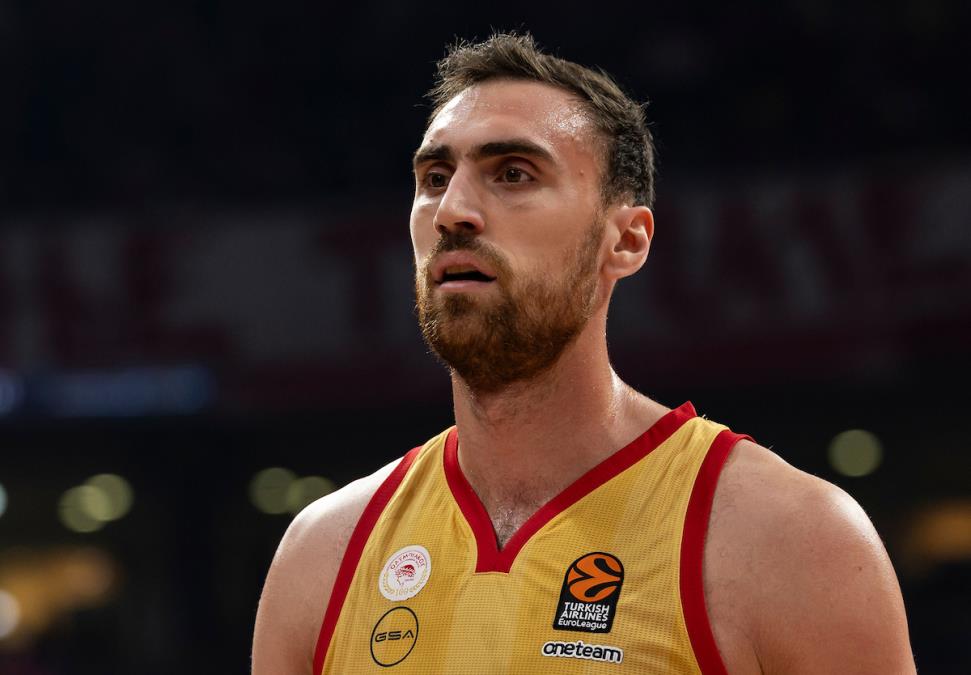 DRAMA U OLIMPIJAKOSU! Milutinov se povredio posle SAMO DVA MINUTA, Barcokas odmah reagovao!