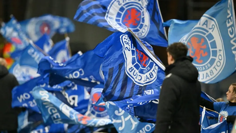 Prvi Old Firm sezone: Leto evropskih brodoloma, Srbi u drugom planu u plavom delu Glazgova
