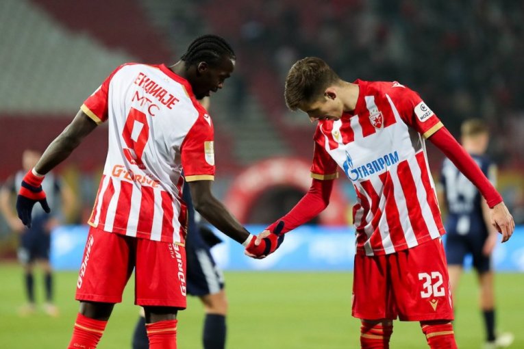 SRBIN PONIŽEN KAO NIKADA! Neviđena bruka slavnog kluba - bivši fudbaler Crvene zvezde na udaru!