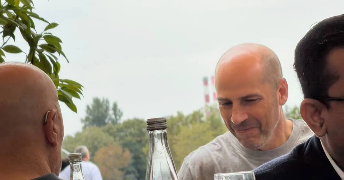 Đoan Penjaroja u "borbi" sa čuvenim srpskim specijalitetom: Trener Partizana uživa posle dve pobede crno-belih