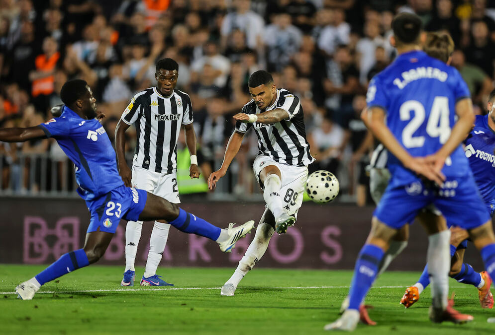 PARTIZAN JE FAVORIT U HUMSKOJ! Kladionice objavile kvote za meč crno-belih i OFK Beograda - čeka nas uzbudljiv duel!