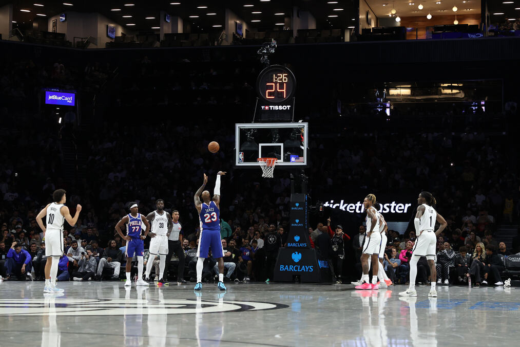 LEBRON DEBITOVAO ZA ČETVRTI KLUB U KARIJERI! Džejms imao jedan šut i 10 poena u prvoj utakmici