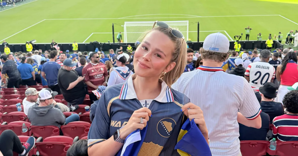 Supruga Srbina, fudbalera koji brani boje Amerike navijala za BiH, došla na stadion ogrnuta zastavom