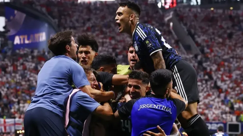 Argentinska noć za večnost i finale! Magični realizam i Mesi za sedam minuta smrvili Engleze