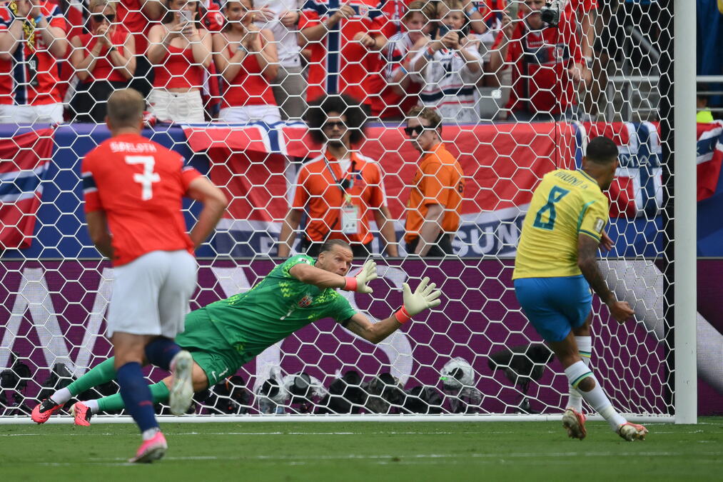 SRAMOTA! ZAR SE OVAKO IZVODI PENAL? Zvezda Brazila se pošteno obrukao...