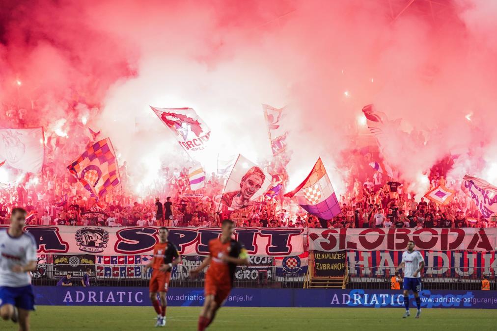BRUKA! HAJDUK SE IZVINJAVAO ZBOG JEZIVIH ISPADA TORCIDE! Klub se hitno oglasio posle NEZAPAMĆENOG SKANDALA u Splitu: "Ipak, uprkos svim našim naporima"