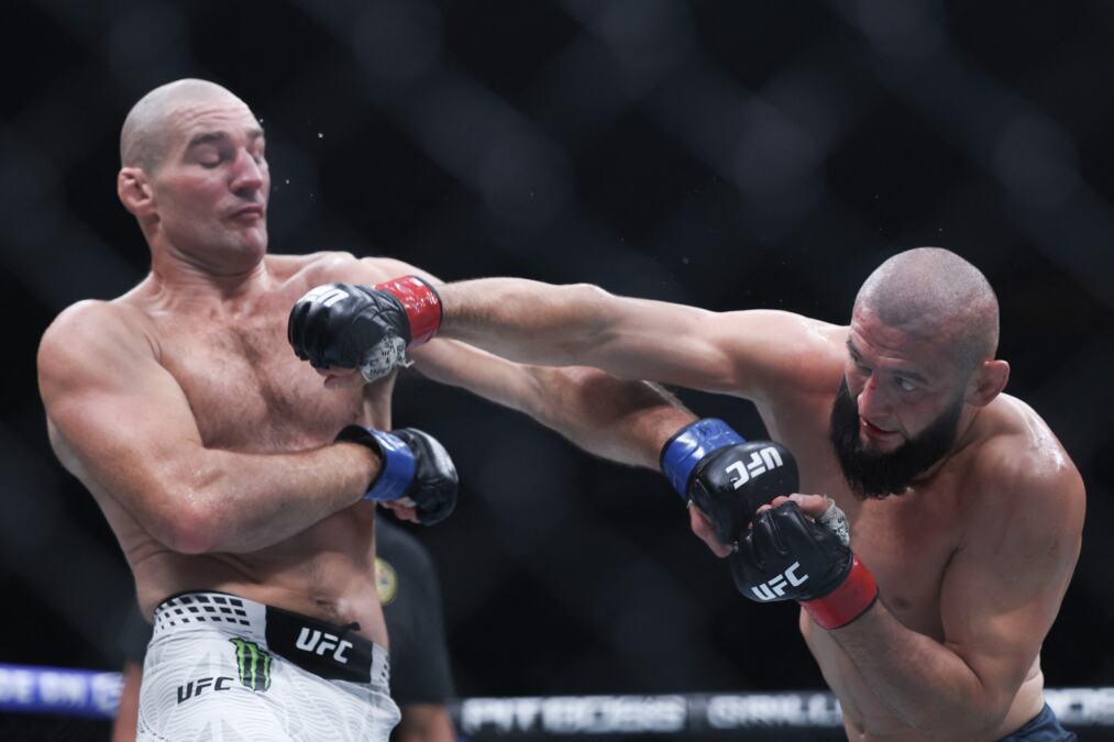 ISTORIJSKA SENZACIJA U UFC-U: Nepobedivi Čimaev konačno pao! Strikland srušio zver iz Čečenije! (VIDEO)