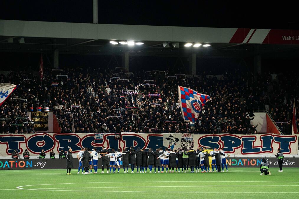 UDRUŽENI ZLOČIN! UEFA miluje Hajdukov fašizam: Toliko ih voli da smo sinoć gledali NOVE SKANDALOZNE SCENE! Dokle više? Imate li srama?