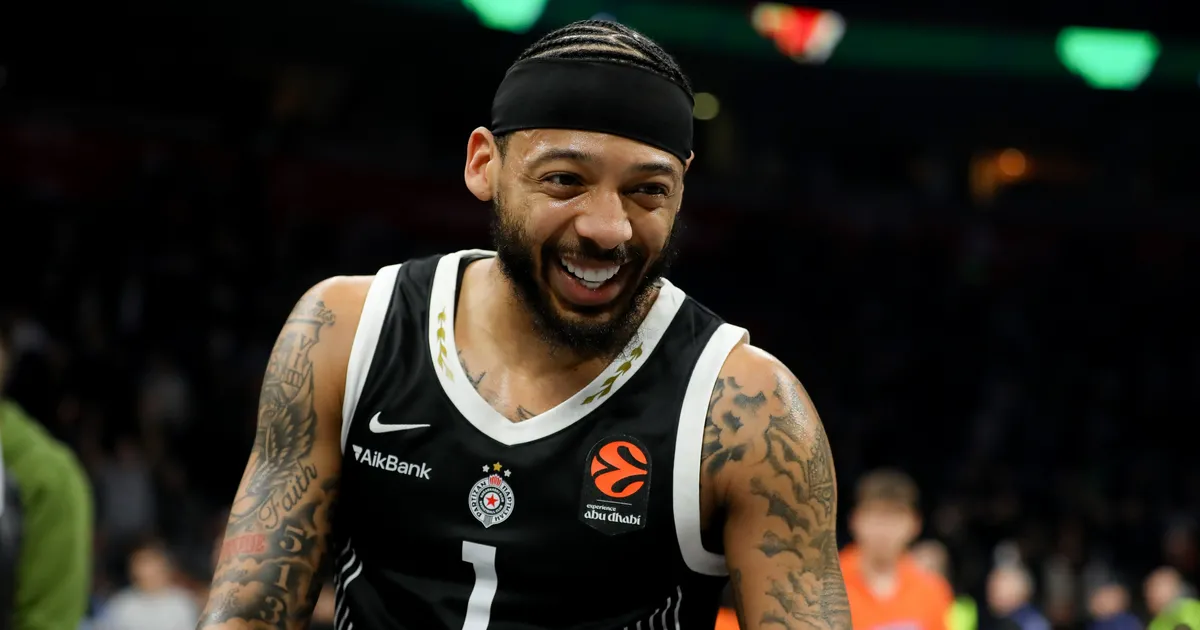 Karlik Džons podigao glas: "Čoveče, šta mi to radimo?! Jesam li jedini koji misli da je ovo ludost?"