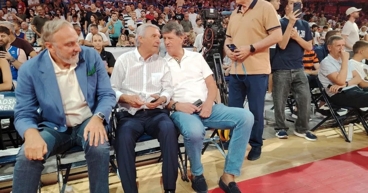 Uvek uz reprezentaciju Srbije! Veliki Svetislav Kari Pešić se pojavio na meču sa Francuzima i obradovao sve