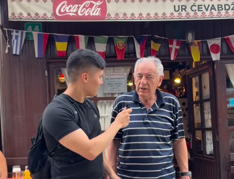HTEO JE RAZGOVOR SA DEKICOM, PA OSTAO U ŠOKU KADA JE ČUO O KOME JE REČ! Slučajno je prišao fudbalskoj legendi usred Sarajeva, a onda čuo neverovatnu priču