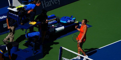 Sabalenka prekinula meč na US Openu: "Neko puši travu" (VIDEO)
