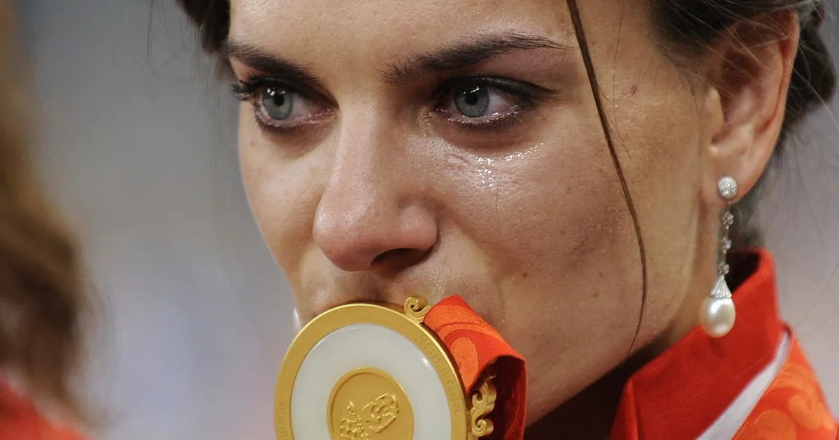 Bila je jedna od najlepših i najboljih ikada, obožavali je Putin i Duško Korać: "Gori" u bikiniju sa 44 godine