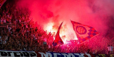 Hrvati pucaju od muke: "Torcida" zbog Ratka Mladića zapalila transparent navijača Sparte