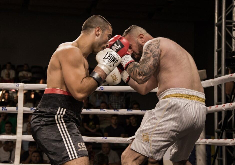 ZAVRŠEN BALKAN BOXING 9 SPEKTAKL U SARAJEVU! Almir Memić i Benjamin Poturak slavili u brutalnim borbama!