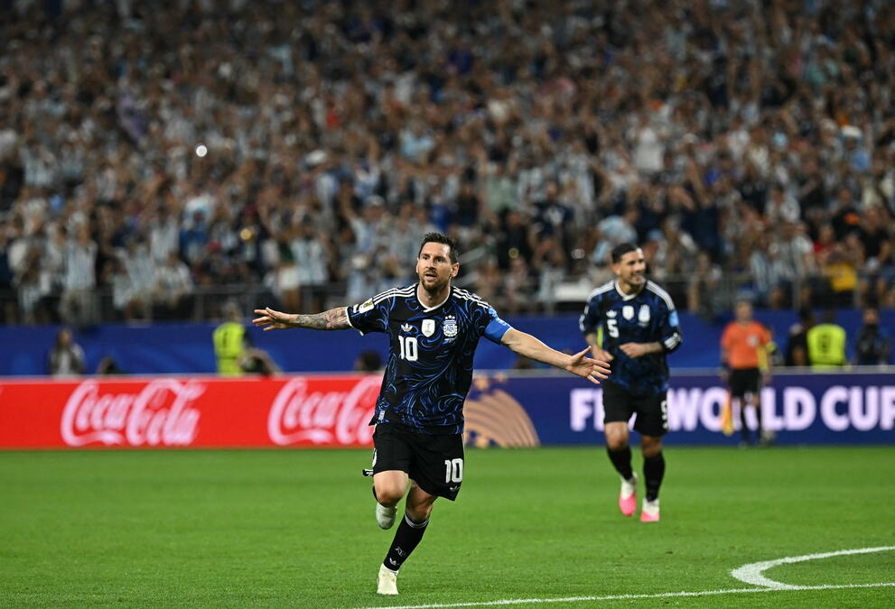 APSOLUTNI GOAT! SVET FUDBALA SE KLANJA LIONELU MESIJU! Argentinac piše nove stranice istorije na MAGIČAN način! Pogledajte i - UŽIVAJTE DOK TRAJE! (VIDEO)