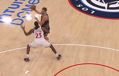 "DŽOKERU?! OVO JE BILO LUDO!" NBA U NEVERICI ZBOG NOVE MAGIJE SRBINA! Jokićevo čudesno dodavanje BEZ GLEDANJA zapalilo mreže! (VIDEO)