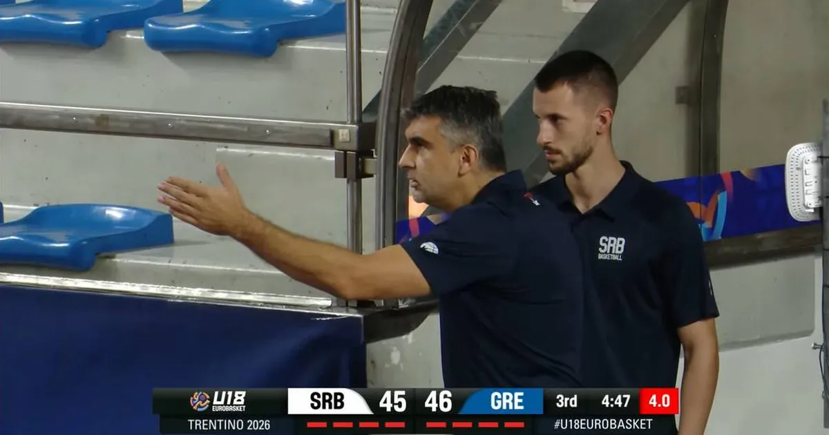 Selektor Srbije pravio frku: Sudije ga isključile na Eurobasketu, on krenuo, pa se vratio da se "objasni"