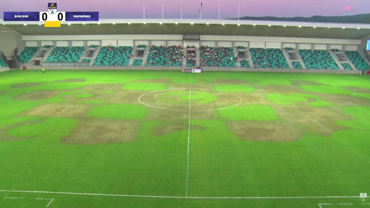 Potpuno uništen teren na modernom stadionu u Srbiji: Užasna slika sa utakmice Prve lige