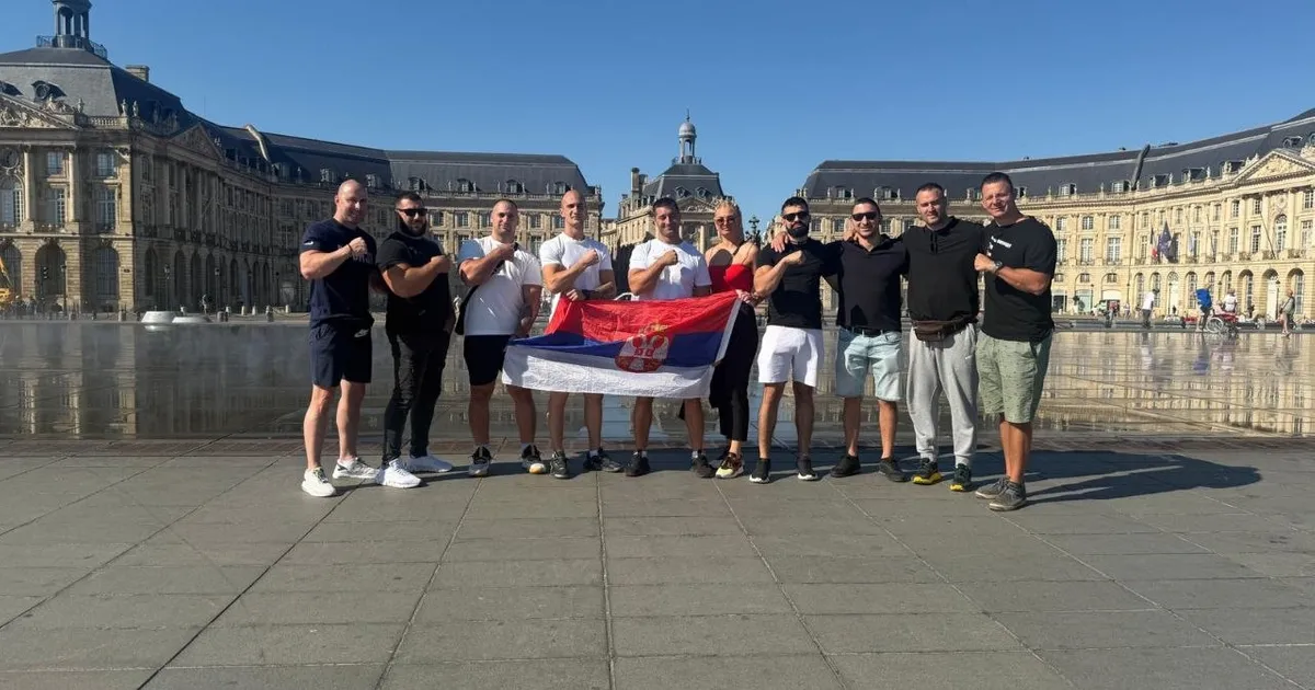 Srpska reprezentacija u sportskom obaranju ruke stigla je u Bordo