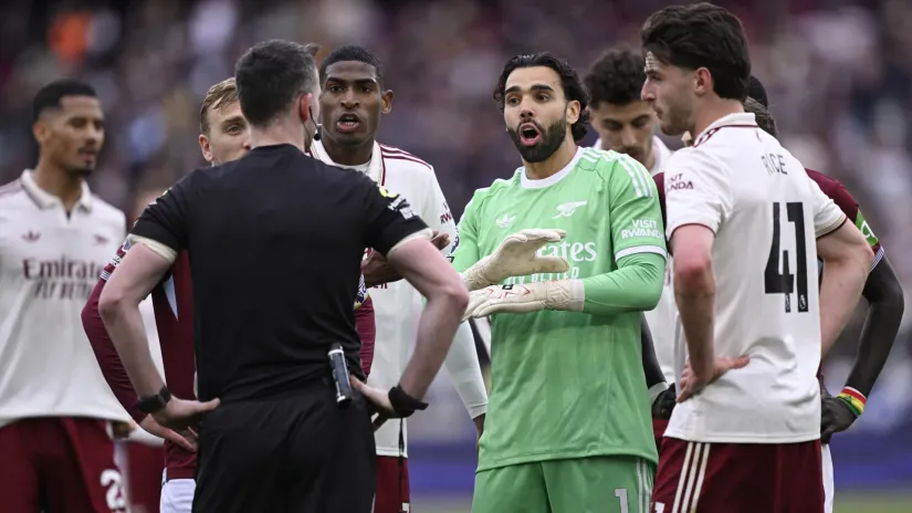 Sada faul, a tokom cele sezone Arsenal tako radi: Šmajhel kritikuje, ostali brane odluku sudije