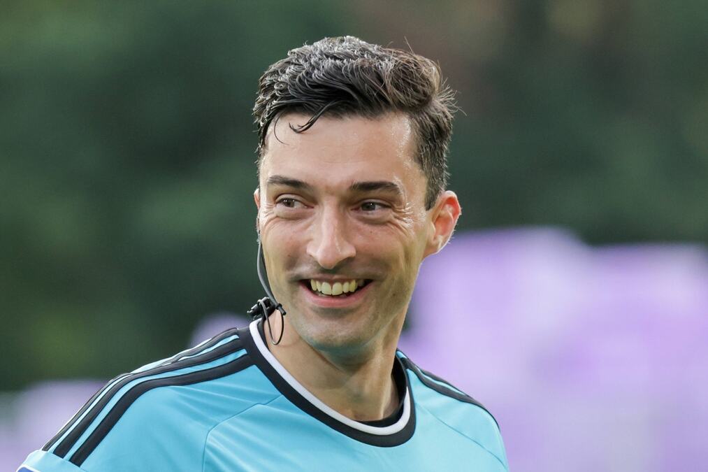 UEFA ZVEZDI ŠALJE "KLINCA" ZA SUDIJU! Poznato ko će biti najodgovorniji čovek na prvoj utakmici crveno-belih u Ligi konferencije!