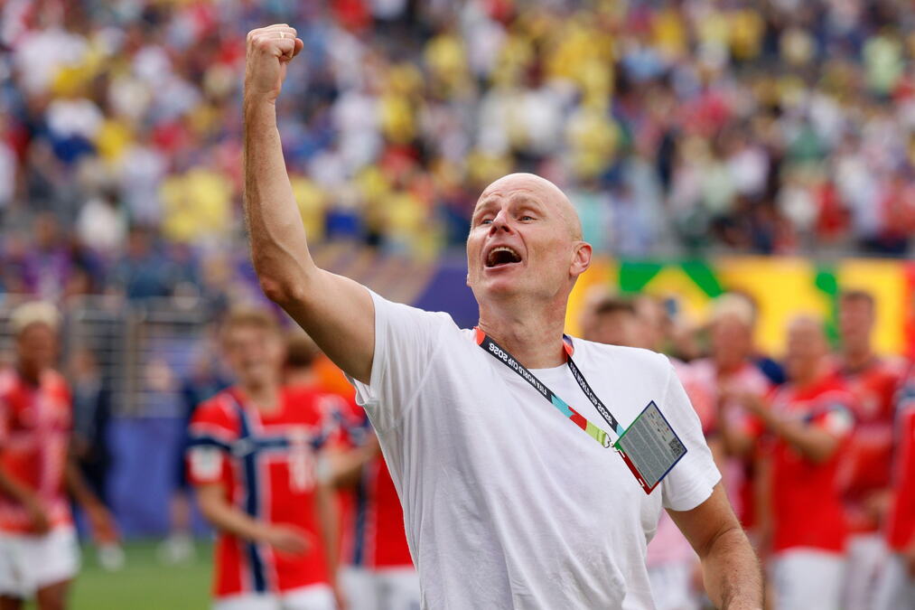 STOLE PREPONOSAN NA SVOJE FUDBALERE: Svi građani Norveške proživljavaju noć svog života