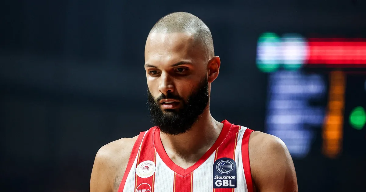 Neviđena drama na Superkupu Evrolige! Olimpijakos prvi finalista, Fenerbahče promašio šut za produžetak