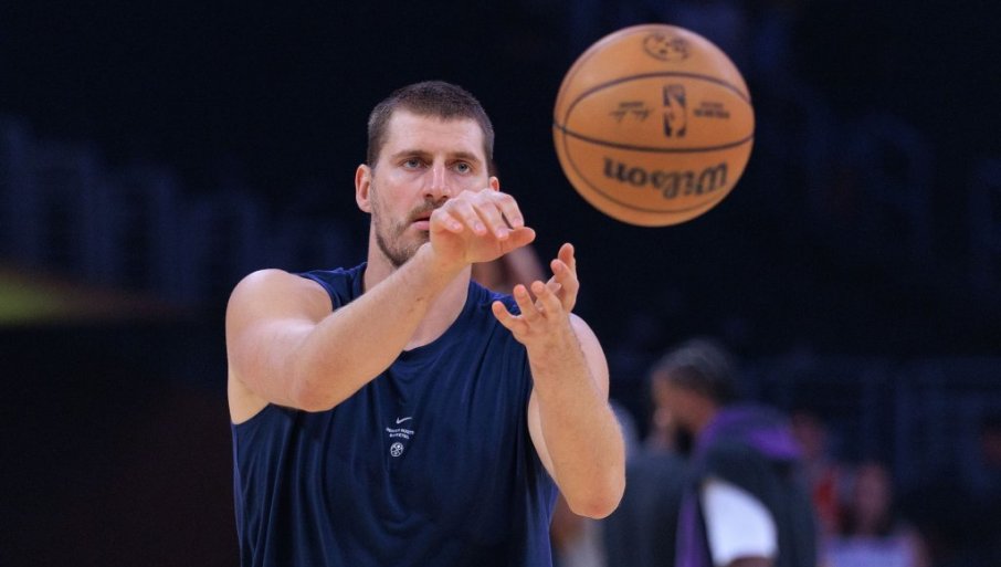 Jokić ponovo izveo magiju: Pas iza leđa ostavio Lejkerse i publiku bez teksta! (VIDEO)