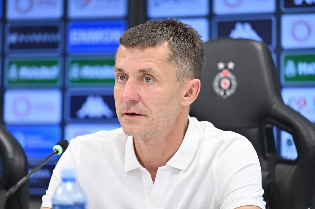 Uživo, Saša Ilić se obraća: Utisci trenera Partizana posle poraza u derbiju