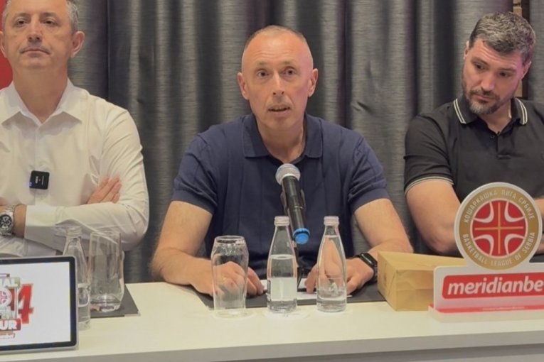 "IZVINJAVAM SE SVIMA": Milan Tomić prvi put progovorio po povratku na mesto trenera Zvezde! (VIDEO)
