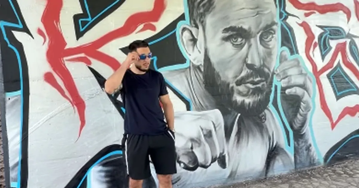 Miloš Janičić dobio moćan mural u Podgorici, sad stao pored, pa se javio uz poruku