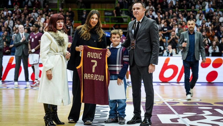 Legenda se ne zaboravlja: Porodica Edina Avdića dobila poseban poklon pred utakmicu Bosna - Partizan (FOTO/VIDEO)