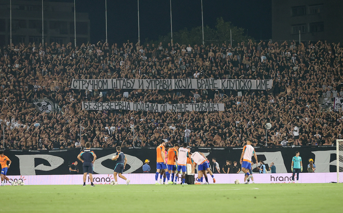 (VIDEO) POLUVREME - Navijači su rekli svoje, Partizan mora ovako i u nastavku!