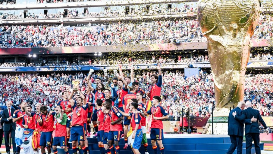 NEZAPAMĆENI INCIDENT U PRENOSU UŽIVO! Donald Tramp mu uručio trofej, a onda ga je Rodri ponizio pred milionima!
