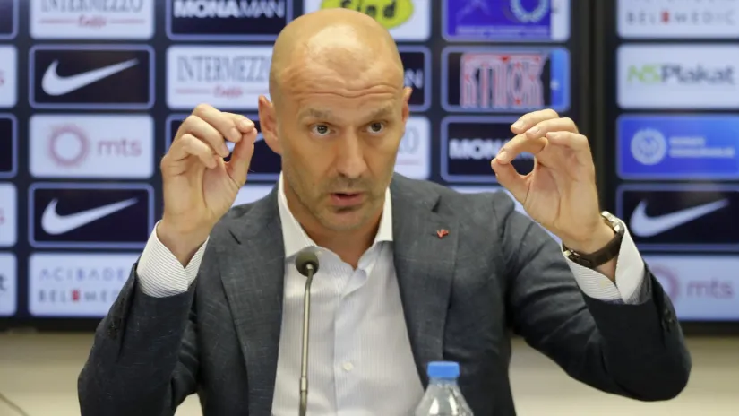 Ilija Stolica najbliži klupi Čukaričkog