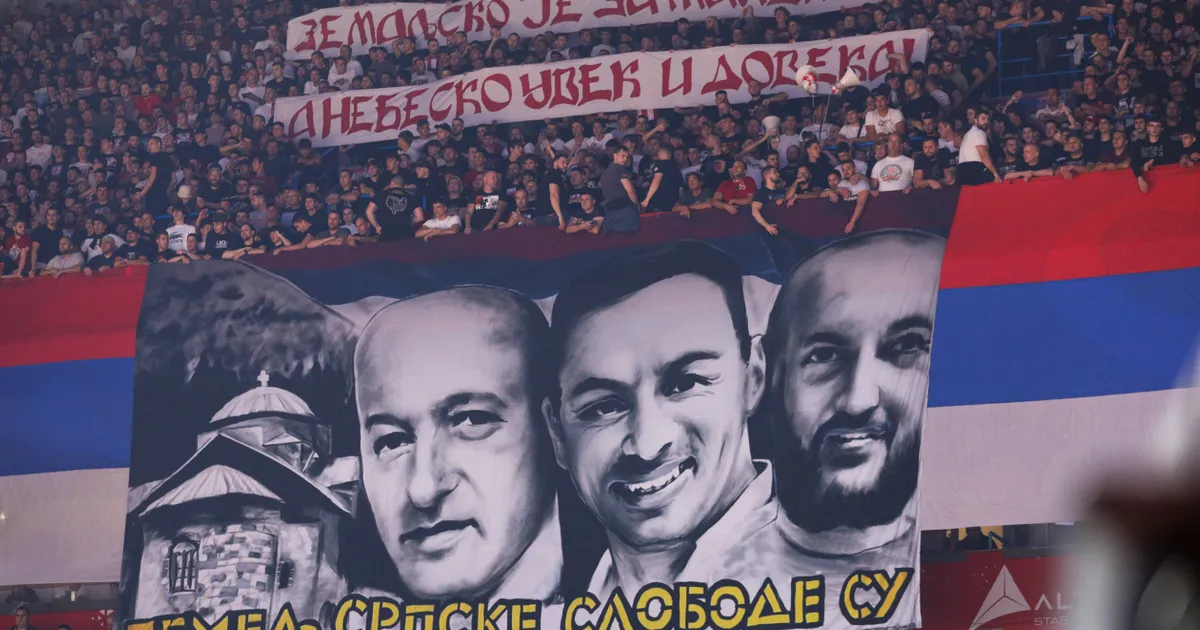 Delije posvetile transparent pred meč sa Žalgirisom poginulim Srbima sa Kosova i Metohije