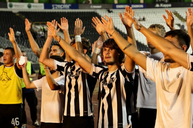 GROBARI U SUZAMA I NEVERICI! Evo koja je verovatnoća da Partizan ispadne iz Superlige Srbije! (FOTO)