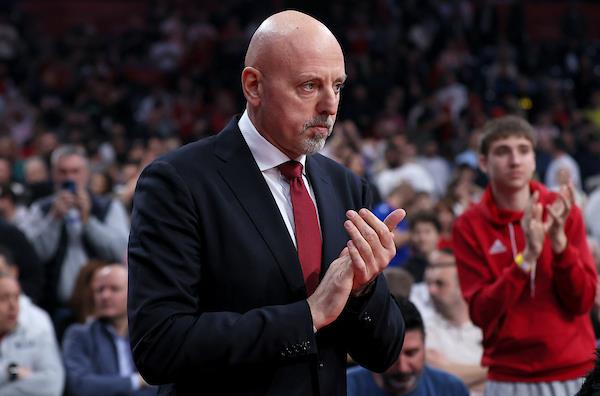 KURIR PAPARACO - UHVATILI SMO SAŠU OBRADOVIĆA: Evo gde je i sa kim bio bivši trener Crvene zvezde! (FOTO)