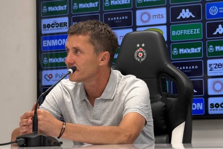 (LIVESTREAM) TIŠINA, SAŠA ILIĆ IMA REČ: Trener Partizana daje odgovor na goruća pitanja